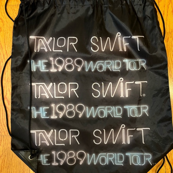 Taylor Swift 1989 World Tour Drawstring Bag - Picture 5 of 5